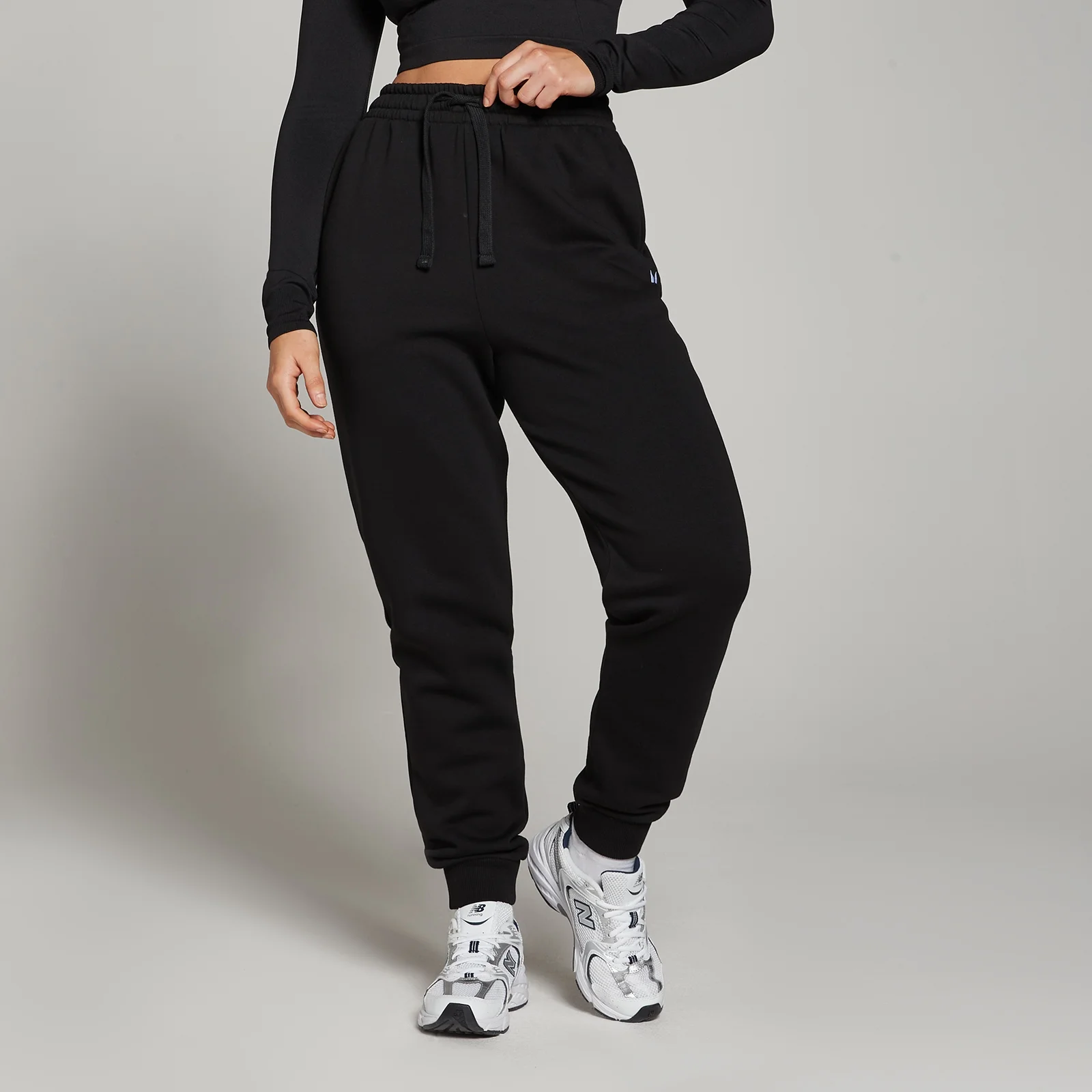 Dámske jogger nohavice MP Basics s klasickým strihom – čierne - XXS Obrázok 1