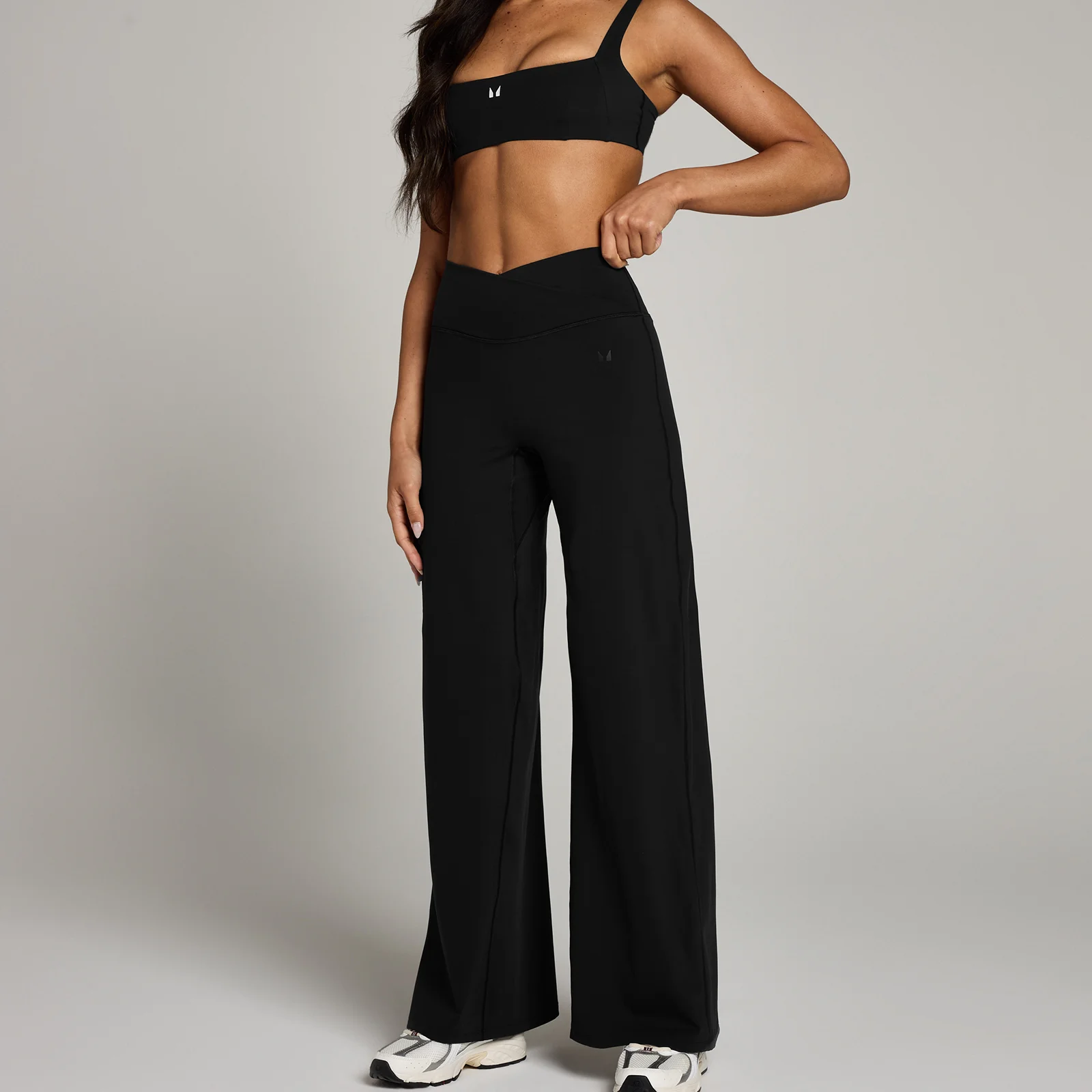 Dámske široké legíny MP Studio s diagonálnym pásom – čierne - L Obrázok 1